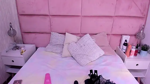 Snapshot of HannaTaylor chatting on July 9, 2026, 2:26 am HannaTaylor online show from July 9, 2026, 2:26 am