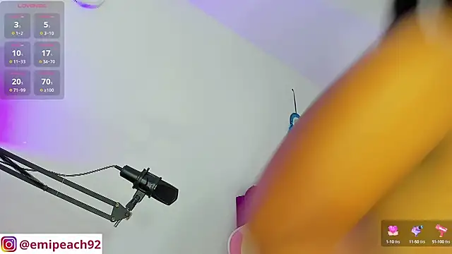 samanthaabloom online show from September 23, 2025, 9:45 am