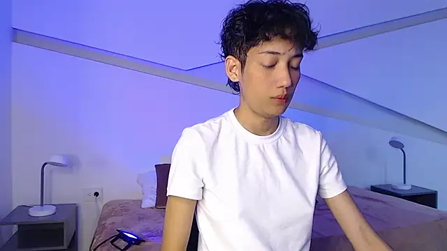 hot little bunny online show from February 12, 2025, 8:40 pm