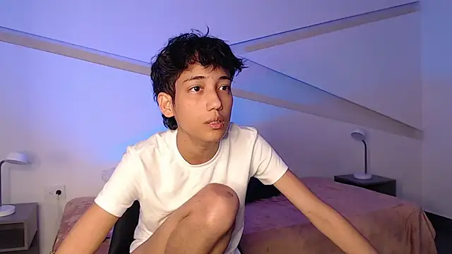 hot little bunny online show from February 12, 2025, 11:41 pm