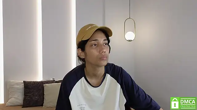 hot little bunny online show from September 17, 2025, 9:05 pm