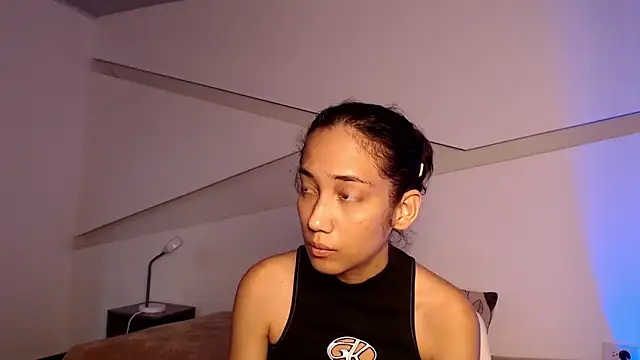 hot little bunny online show from October 19, 2025, 8:42 pm