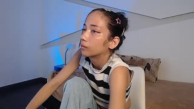 hot little bunny online show from December 18, 2025, 10:16 pm