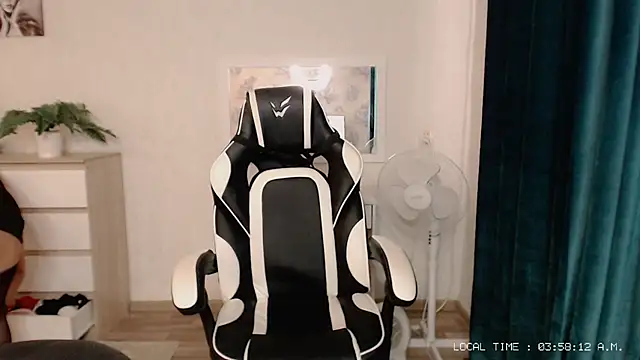 Lola Richie online show from March 10, 2025, 10:59 am