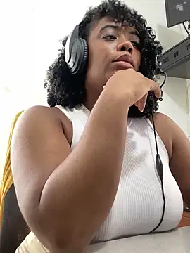 Snapshot of Tyra_Privacy chatting on March 21, 2025, 4:29 pm Tyra Privacy online show from March 21, 2025, 4:29 pm