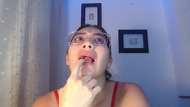 DaMikaela  online show from March 5, 2025, 7:27 pm