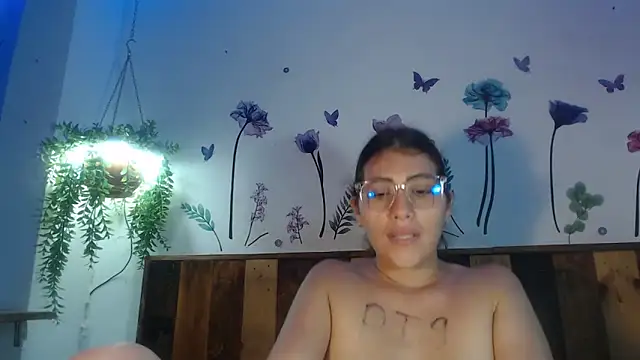 DaMikaela  online show from March 7, 2025, 10:43 pm