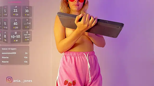 Snapshot of Ania_jones chatting on December 28, 2024, 2:11 am Ania jones online show from December 28, 2024, 2:11 am