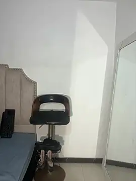 LiraRusso online show from July 16, 2026, 11:44 pm