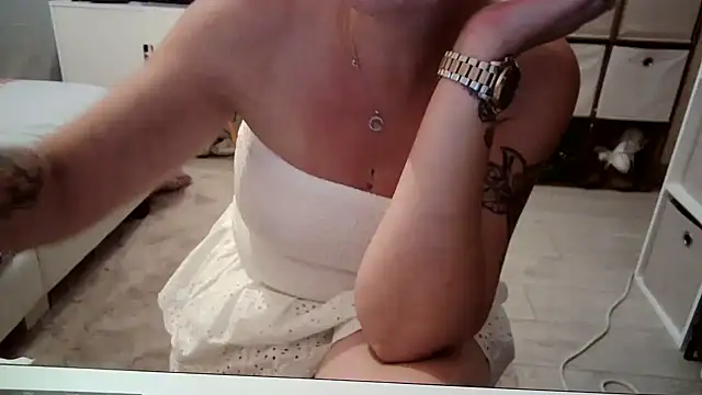 Snapshot of Nikita65150 chatting on May 27, 2026, 8:44 am Nikita65150 online show from May 27, 2026, 8:44 am