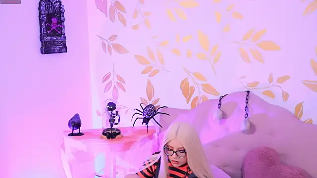 Misselektra   online show from October 31, 2025, 5:19 am