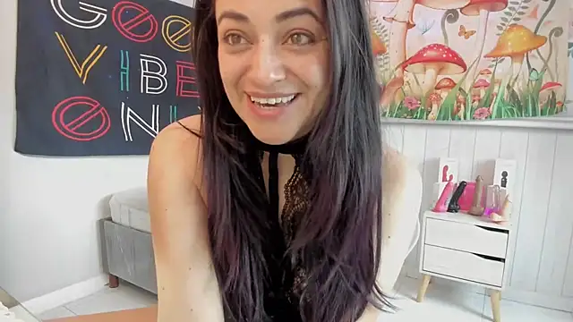 LovelyAzucena online show from October 4, 2025, 2:59 pm