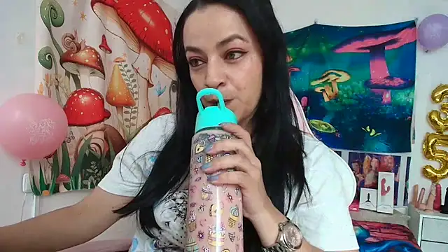 Snapshot of LovelyAzucena chatting on May 14, 2026, 1:51 pm LovelyAzucena online show from May 14, 2026, 1:51 pm