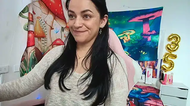 Snapshot of LovelyAzucena chatting on May 26, 2026, 2:35 pm LovelyAzucena online show from May 26, 2026, 2:35 pm