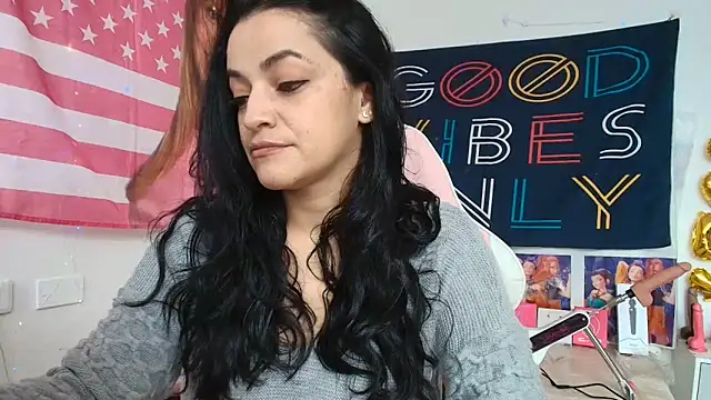 Snapshot of LovelyAzucena chatting on June 5, 2026, 3:18 pm LovelyAzucena online show from June 5, 2026, 3:18 pm