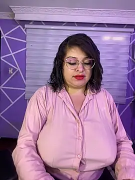 Snapshot of MiiaaJoness chatting on June 16, 2026, 4:42 pm MiiaaJoness online show from June 16, 2026, 4:42 pm