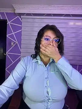 Snapshot of MiiaaJoness chatting on June 18, 2026, 3:38 pm MiiaaJoness online show from June 18, 2026, 3:38 pm