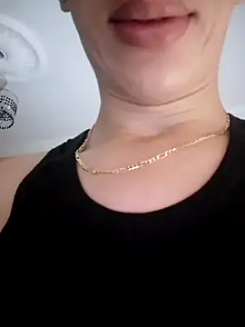 Snapshot of MiroKari2 chatting on October 8, 2025, 10:29 pm MiroKari2 online show from October 8, 2025, 10:29 pm