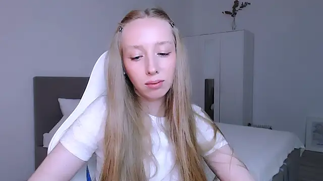 Luna insniity online show from November 14, 2025, 8:18 pm