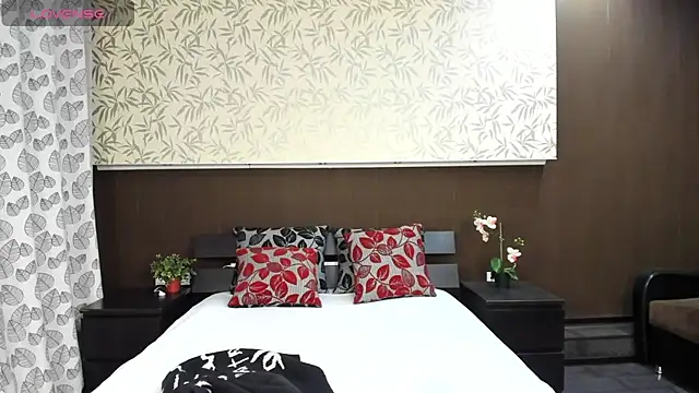 Snapshot of Donna_Evans chatting on December 14, 2024, 12:01 am Donna Evans online show from December 14, 2024, 12:01 am