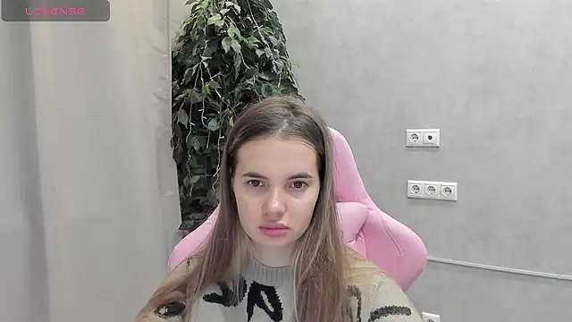 Snapshot of Donna_Evans chatting on December 16, 2024, 12:04 am Donna Evans online show from December 16, 2024, 12:04 am