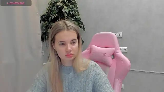 Snapshot of Donna_Evans chatting on January 14, 2025, 12:00 am Donna Evans online show from January 14, 2025, 12:00 am