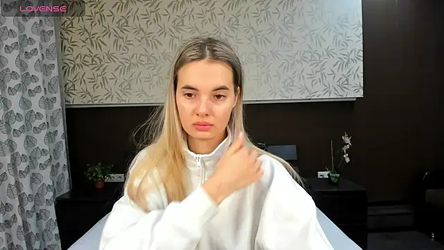 Snapshot of Donna_Evans chatting on January 24, 2025, 12:09 am Donna Evans online show from January 24, 2025, 12:09 am