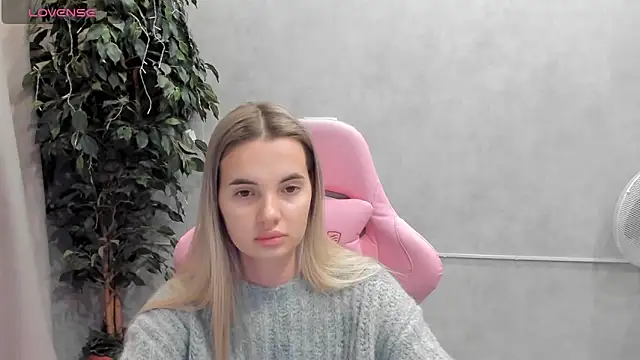 Snapshot of Donna_Evans chatting on February 24, 2025, 12:09 am Donna Evans online show from February 24, 2025, 12:09 am