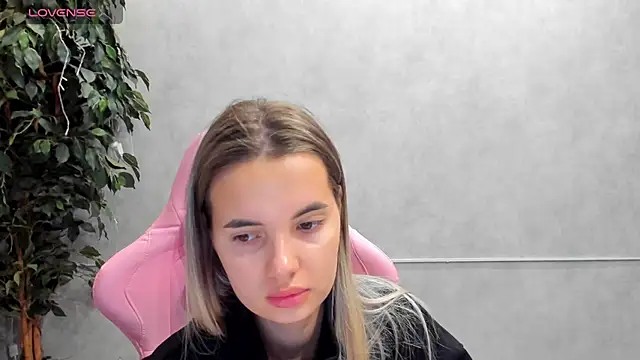 Snapshot of Donna_Evans chatting on March 20, 2025, 12:08 am Donna Evans online show from March 20, 2025, 12:08 am