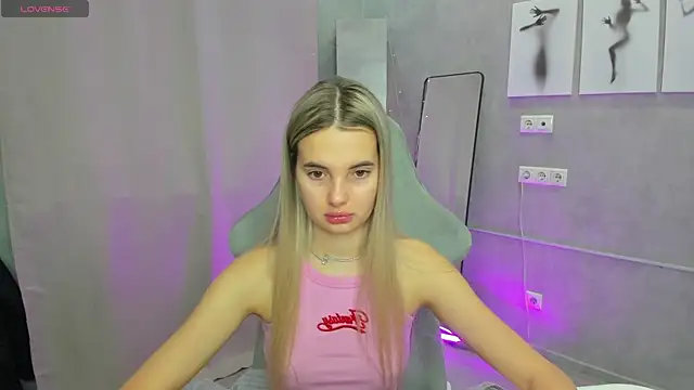 Snapshot of Donna_Evans chatting on December 22, 2025, 12:07 am Donna Evans online show from December 22, 2025, 12:07 am