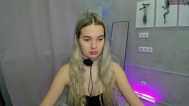 Snapshot of Donna_Evans chatting on December 23, 2025, 12:08 am Donna Evans online show from December 23, 2025, 12:08 am