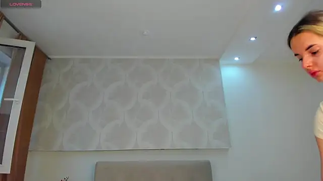 Snapshot of Donna_Evans chatting on May 4, 2026, 11:45 pm Donna Evans online show from May 4, 2026, 11:45 pm