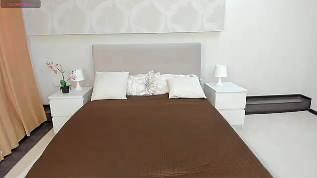 Snapshot of Donna_Evans chatting on May 13, 2026, 11:55 pm Donna Evans online show from May 13, 2026, 11:55 pm