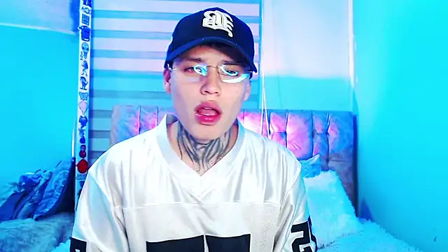  justinmoon2 online show from May 1, 2026, 12:48 am