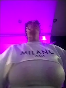 Hotasiansensation online show from December 17, 2025, 4:24 pm