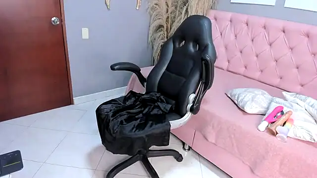 Anahi falcon online show from February 12, 2026, 12:44 pm