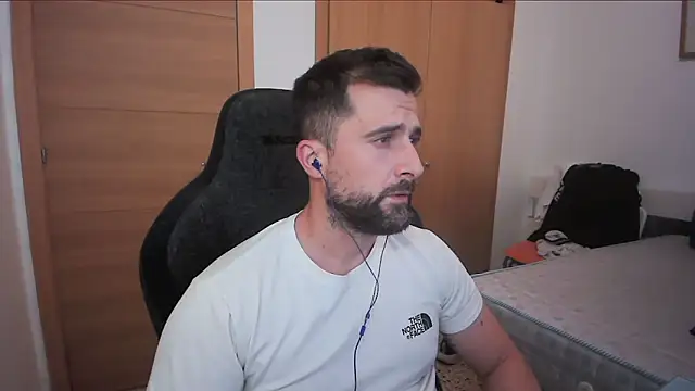 Snapshot of alex877x chatting on October 8, 2025, 9:01 pm alex877x online show from October 8, 2025, 9:01 pm