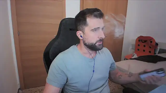 Snapshot of alex877x chatting on October 10, 2025, 7:07 am alex877x online show from October 10, 2025, 7:07 am