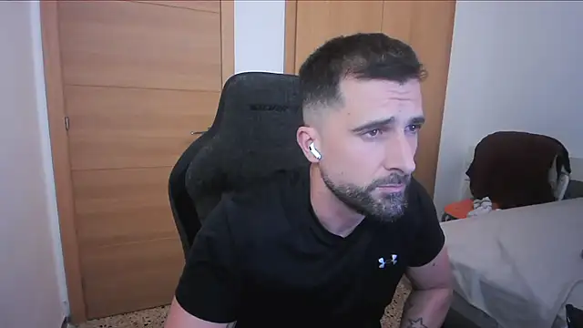 Snapshot of alex877x chatting on October 10, 2025, 8:30 pm alex877x online show from October 10, 2025, 8:30 pm