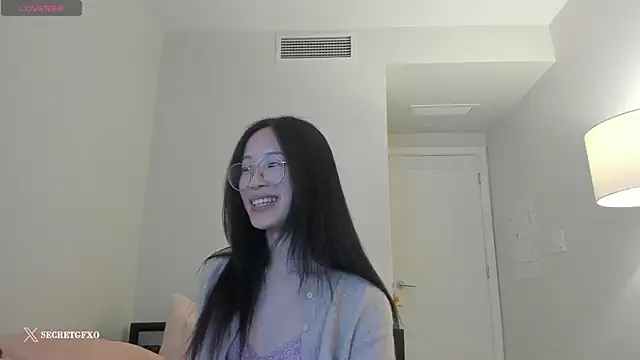 Snapshot of secretgirlfriendxo chatting on February 4, 2025, 6:04 am secretgirlfriendxo online show from February 4, 2025, 6:04 am