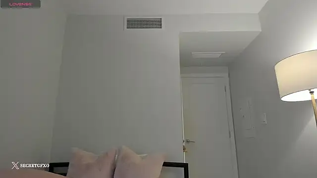 Snapshot of secretgirlfriendxo chatting on February 6, 2025, 6:29 am secretgirlfriendxo online show from February 6, 2025, 6:29 am