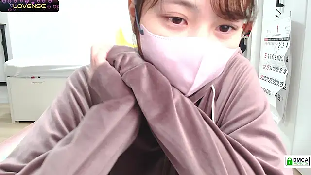 Snapshot of SUZU_ chatting on February 3, 2025, 12:14 pm SUZU online show from February 3, 2025, 12:14 pm