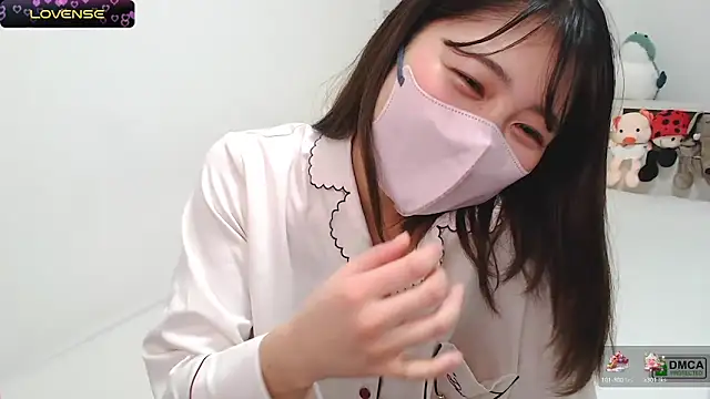 Snapshot of SUZU_ chatting on February 12, 2025, 9:43 pm SUZU online show from February 12, 2025, 9:43 pm