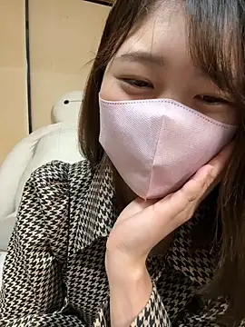 Snapshot of SUZU_ chatting on February 17, 2025, 12:16 pm SUZU online show from February 17, 2025, 12:16 pm