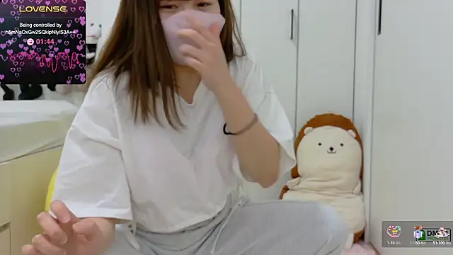 Snapshot of SUZU_ chatting on February 24, 2025, 12:16 pm SUZU online show from February 24, 2025, 12:16 pm