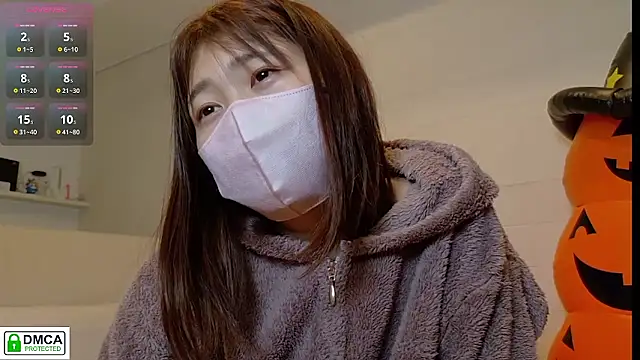 Snapshot of SUZU_ chatting on October 25, 2025, 3:07 pm SUZU online show from October 25, 2025, 3:07 pm