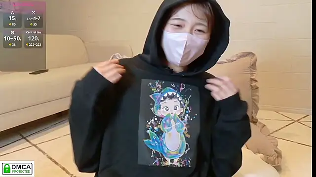 Snapshot of SUZU_ chatting on November 7, 2025, 3:23 pm SUZU online show from November 7, 2025, 3:23 pm