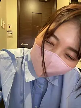 Snapshot of SUZU_ chatting on May 8, 2026, 6:19 am SUZU online show from May 8, 2026, 6:19 am