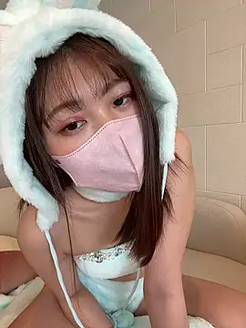 Snapshot of SUZU_ chatting on June 11, 2026, 1:05 am SUZU online show from June 11, 2026, 1:05 am