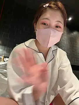 Snapshot of SUZU_ chatting on June 14, 2026, 8:11 pm SUZU online show from June 14, 2026, 8:11 pm